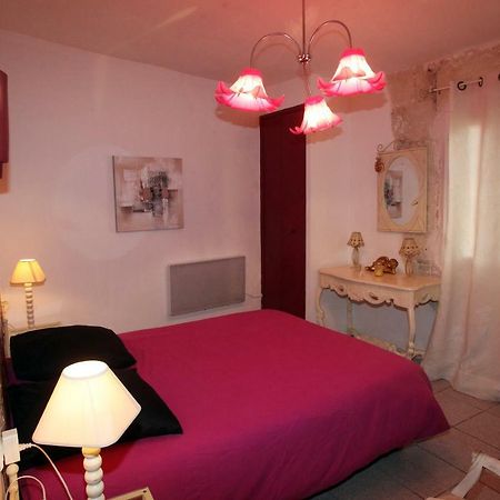 Hotel Le Louvre - Lieu Atypique Vauvert Esterno foto