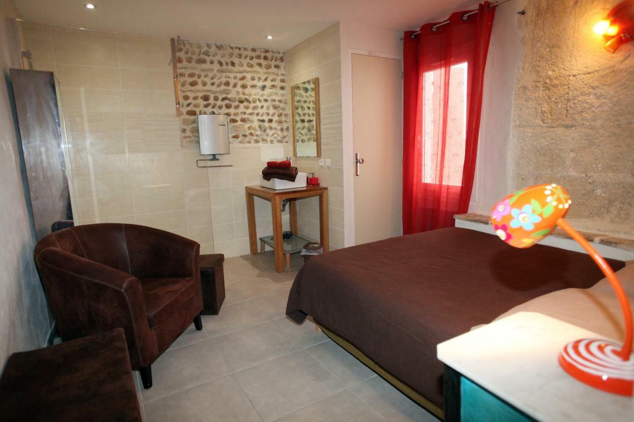 Hotel Le Louvre - Lieu Atypique Vauvert Esterno foto